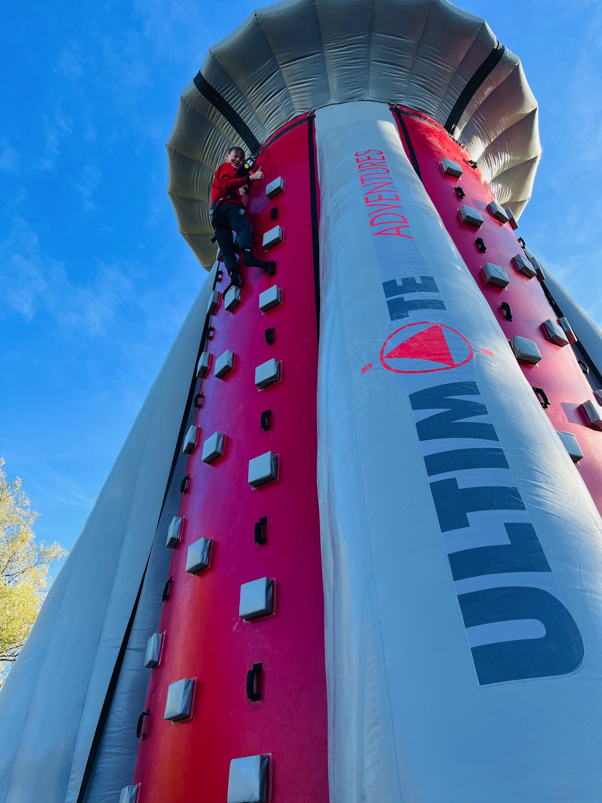 Mobiele klimtoren van 11 meter hoog geschikt voor evenement