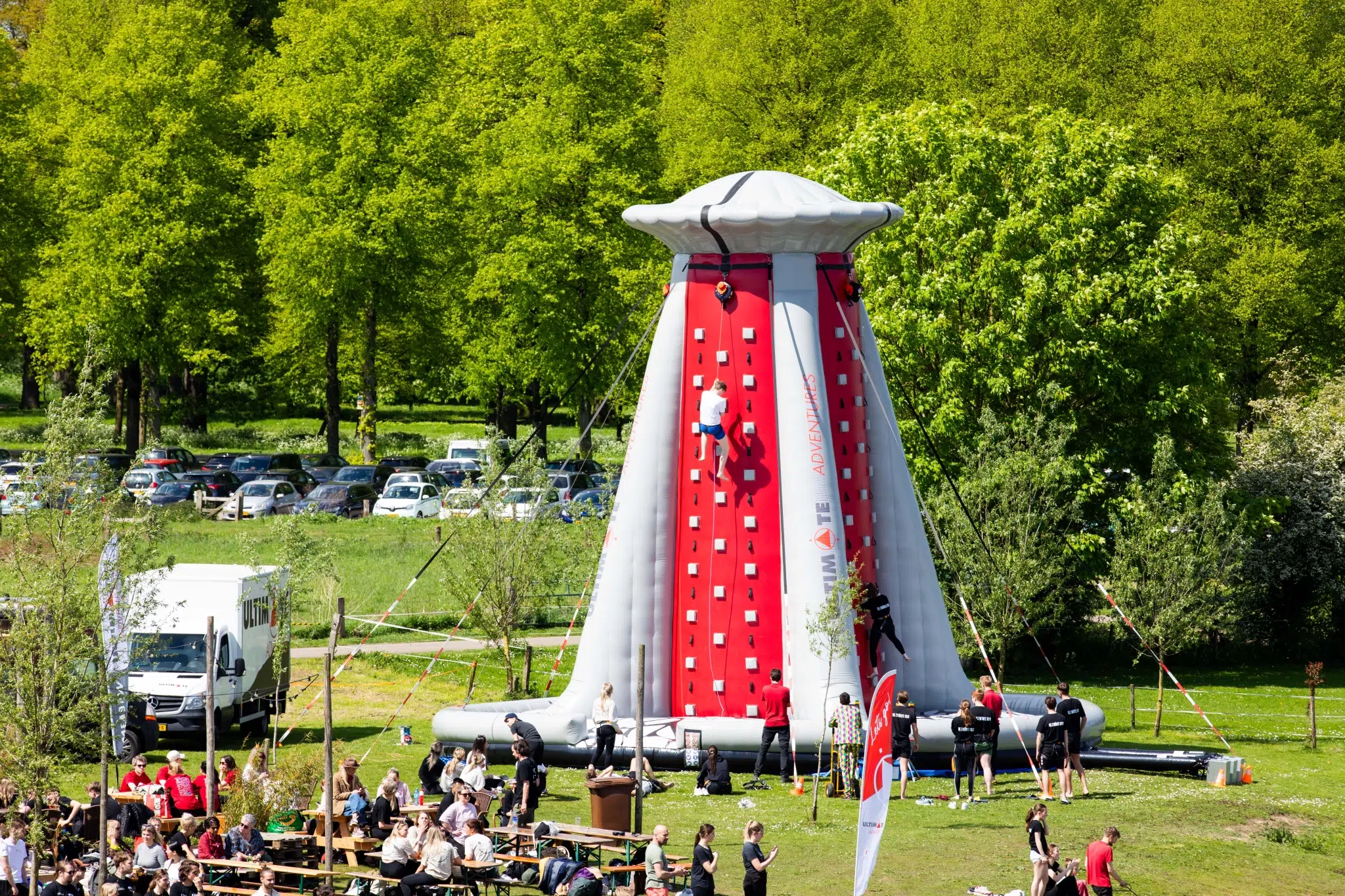 klimtoren klimmen bedrijfsuitjes vakantiepark camping ultimate adventures